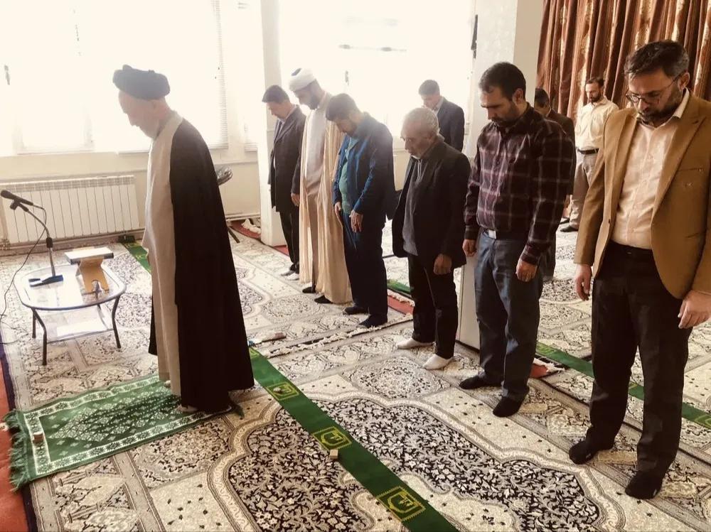 اقامه نماز وحدت بخش ادارات شهرستان رفسنجان در اداره تأمین اجتماعی شهرستان