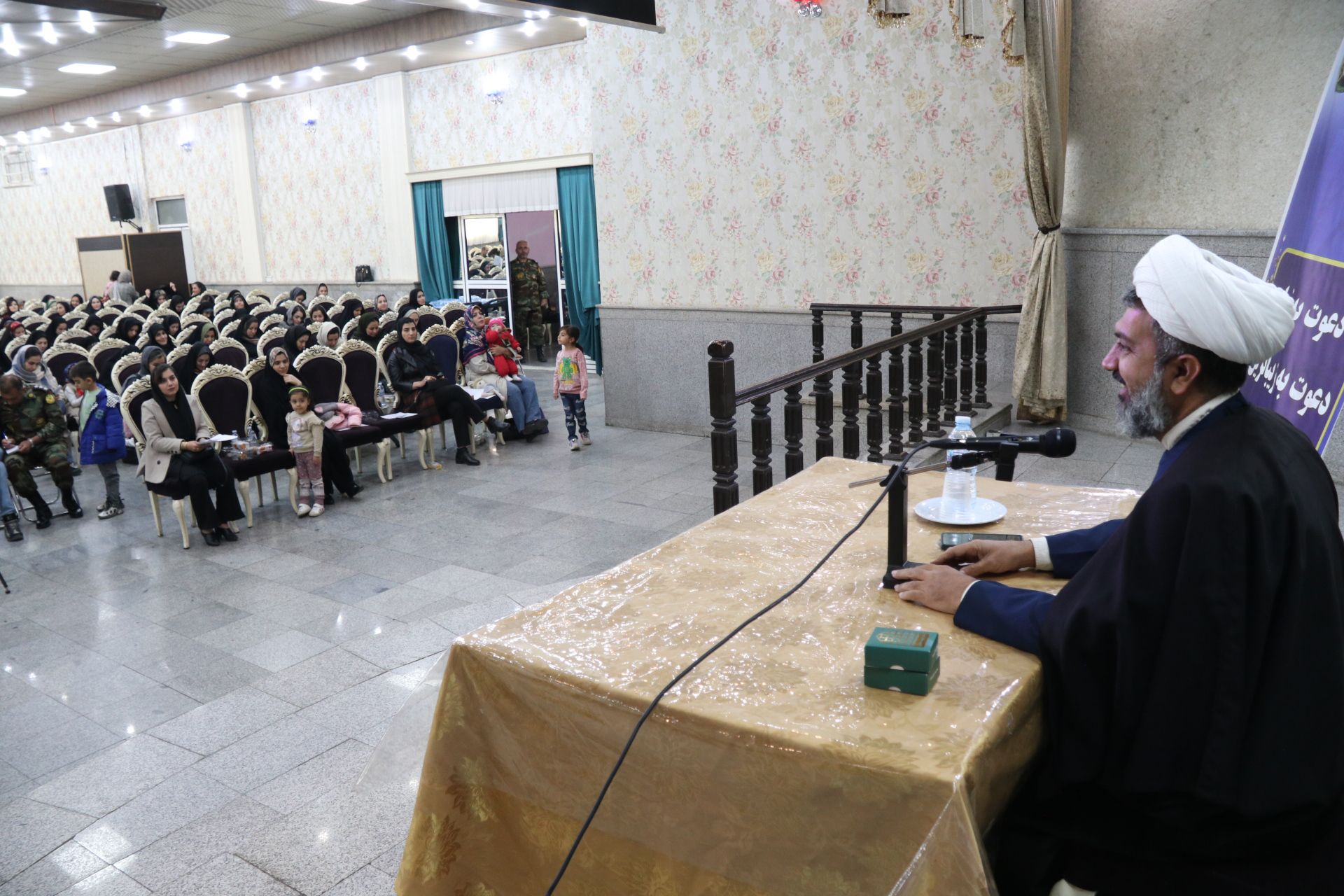 دوره شیوه های دعوت به نماز ویژه خانواده های کارکنان ارتش در زنجان برگزار شد