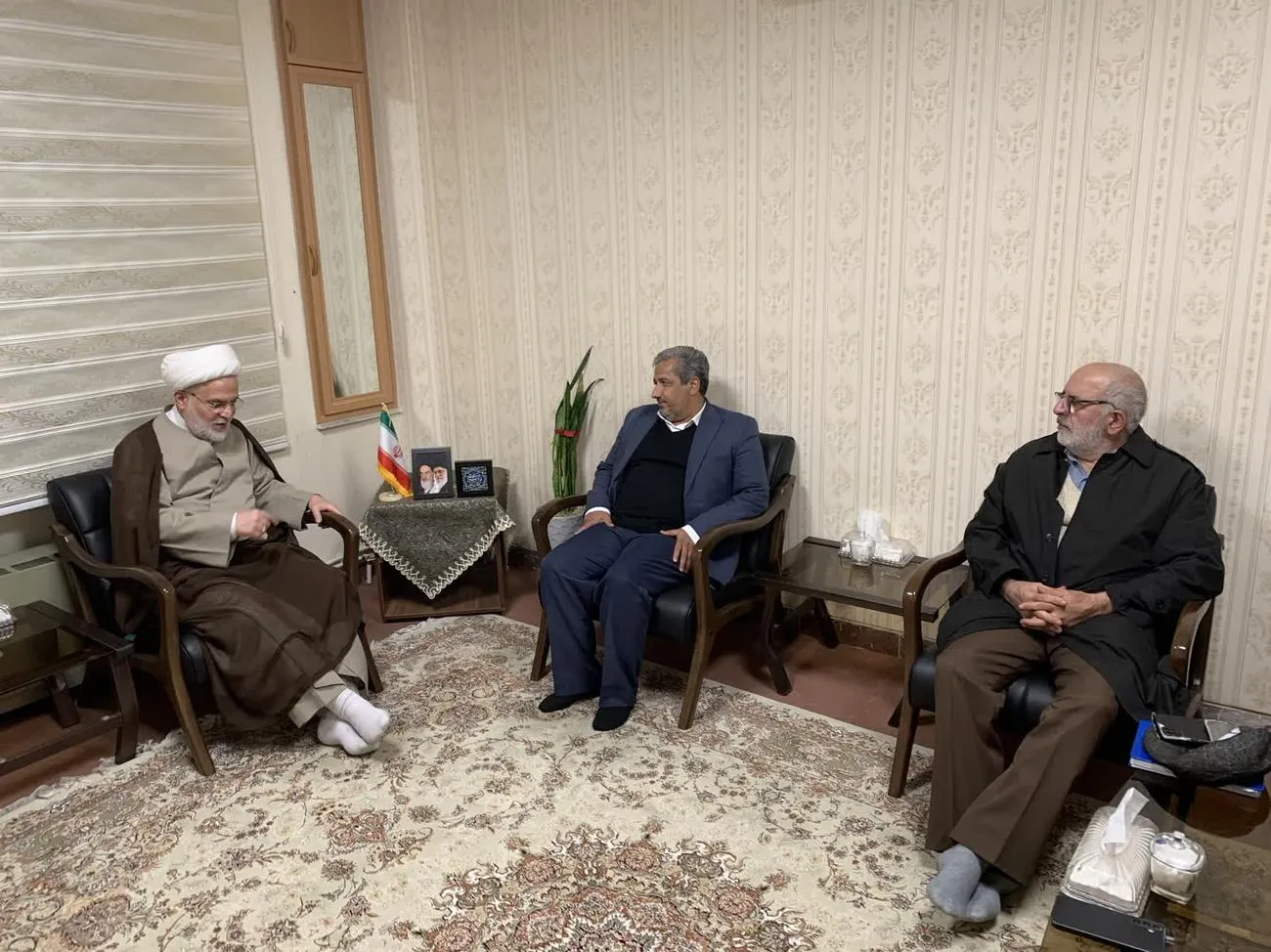 دیدار مسئولین ستاد اقامه نماز کشور با نماینده ولیفقیه در کردستان