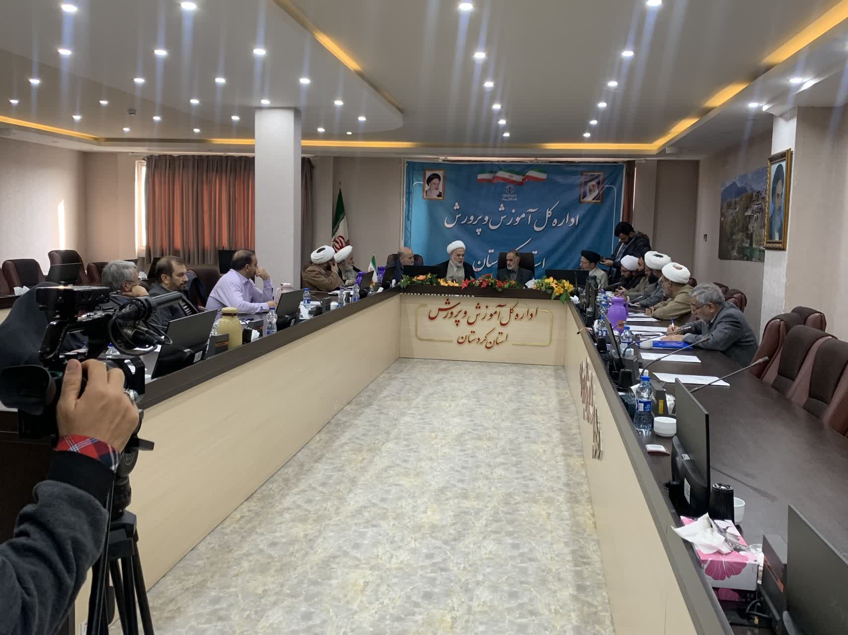 شورای برنامهریزی منطقه ۵ ستاد اقامه نماز در کردستان برگزار شد