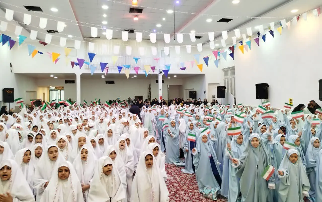 مراسم جشن تکلیف 600نفر از دانش آموزان شهرستان بردسکن برگزار شد