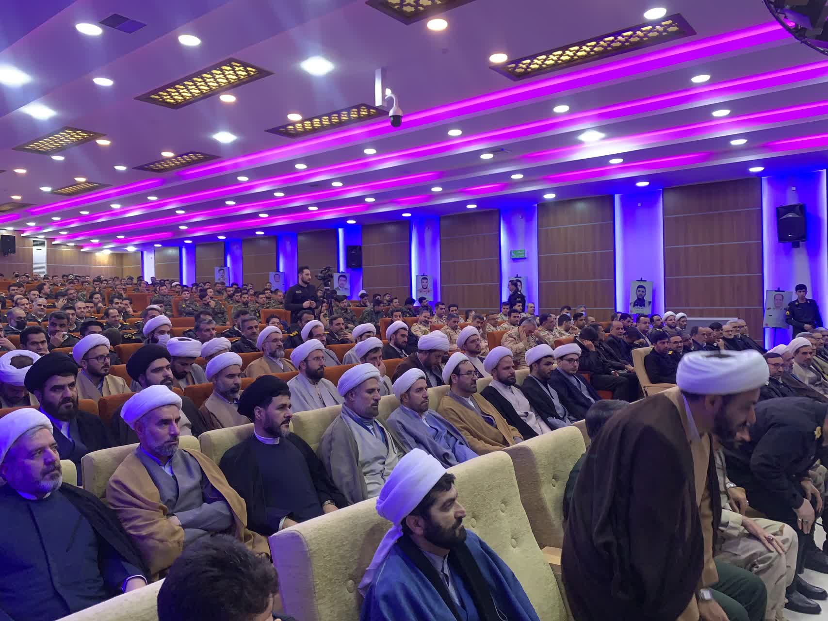 تجلیل از مدرسین بومی ستاد اقامه نماز کردستان در همایش تخصصی نهجالبلاغه نیروی انتظامی