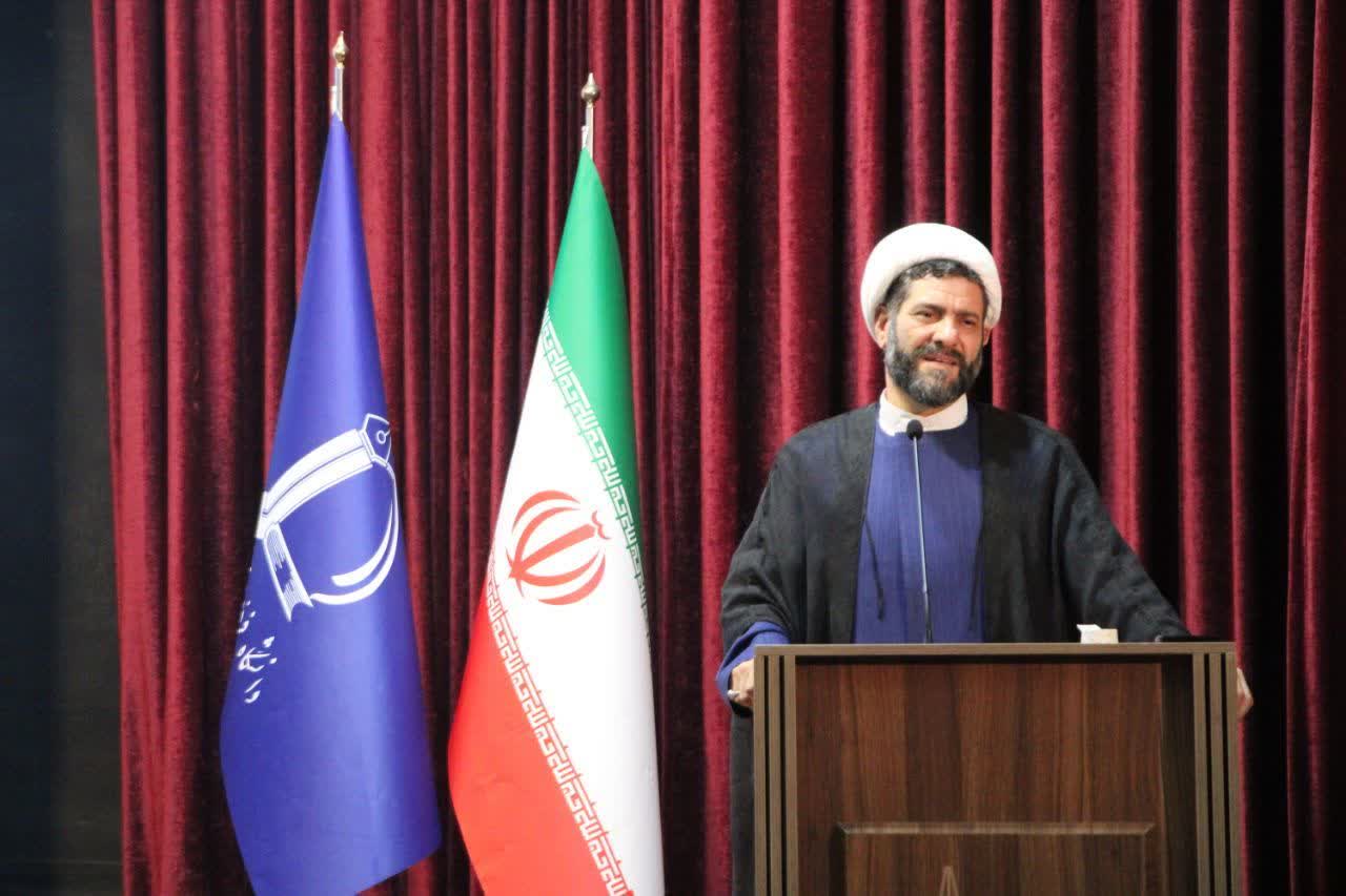 نماز خدا باوری و زندگی توحیدی است/سرعت گرایش به نماز در بین انسان های معاصر امروز بسیار زیاد است