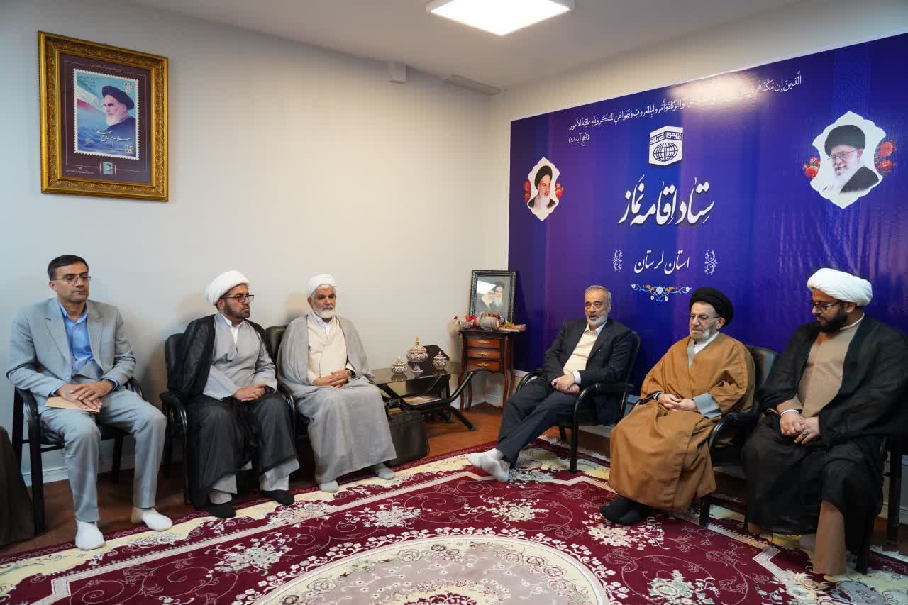 نشست فصلی دبیران ستاد اقامه نماز لرستان با حضور دکتر زرهانی و حجتالاسلام شاهرخی