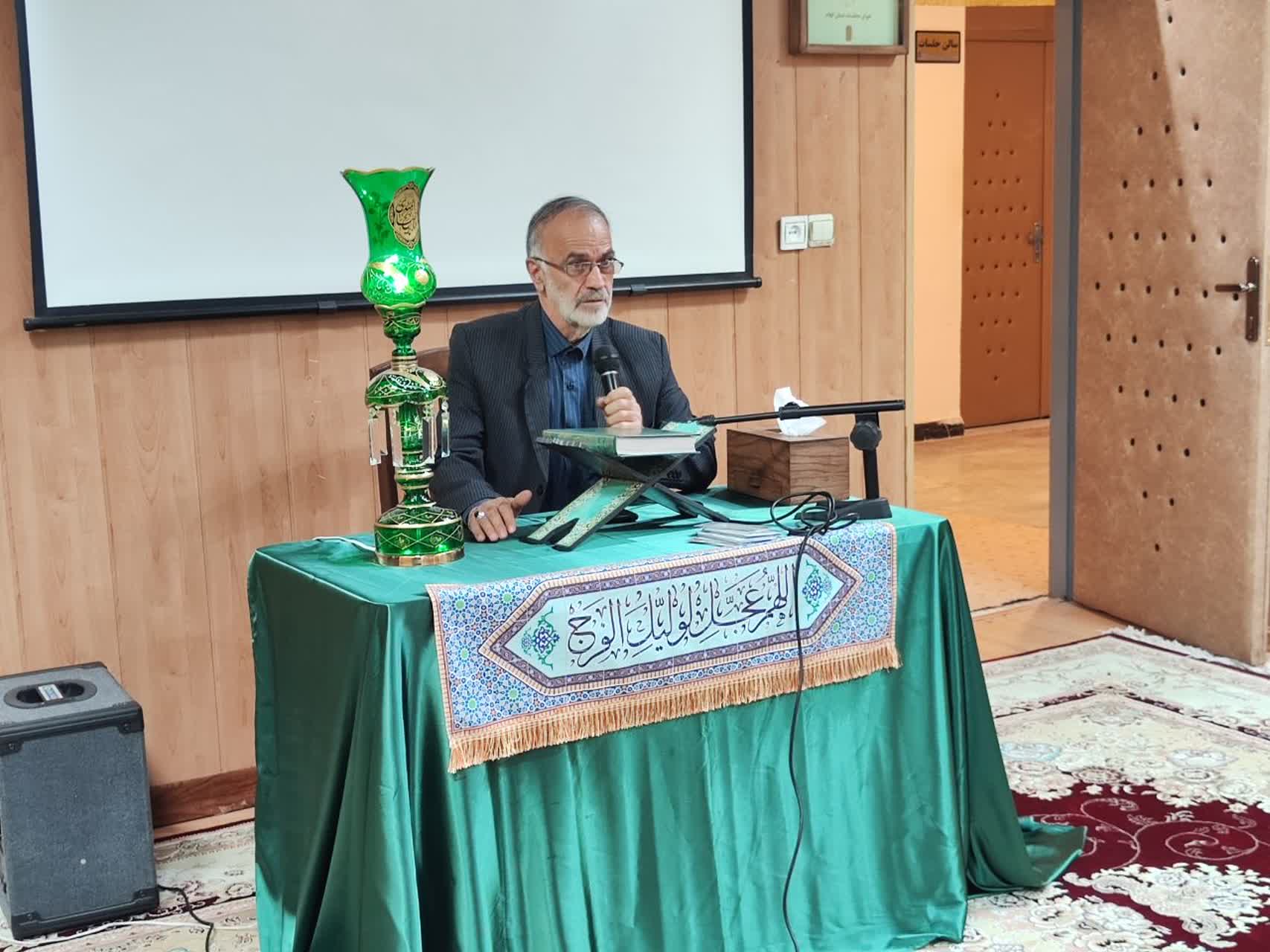 دوره آموزشی سبک زندگی قرآنی ویژه کارکنان دیوان محاسبان ایلام برگزار شد