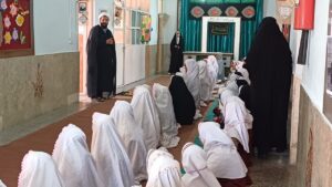نشست آموزشی نماز در مدرسه دخترانه شکوفه های انقلاب وردنجان برگزار شد