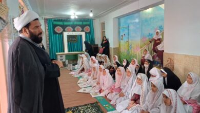 نشست آموزشی نماز در مدرسه دخترانه شکوفه های انقلاب وردنجان برگزار شد