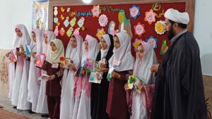 نشست آموزشی نماز در مدرسه دخترانه شکوفه های انقلاب وردنجان برگزار شد