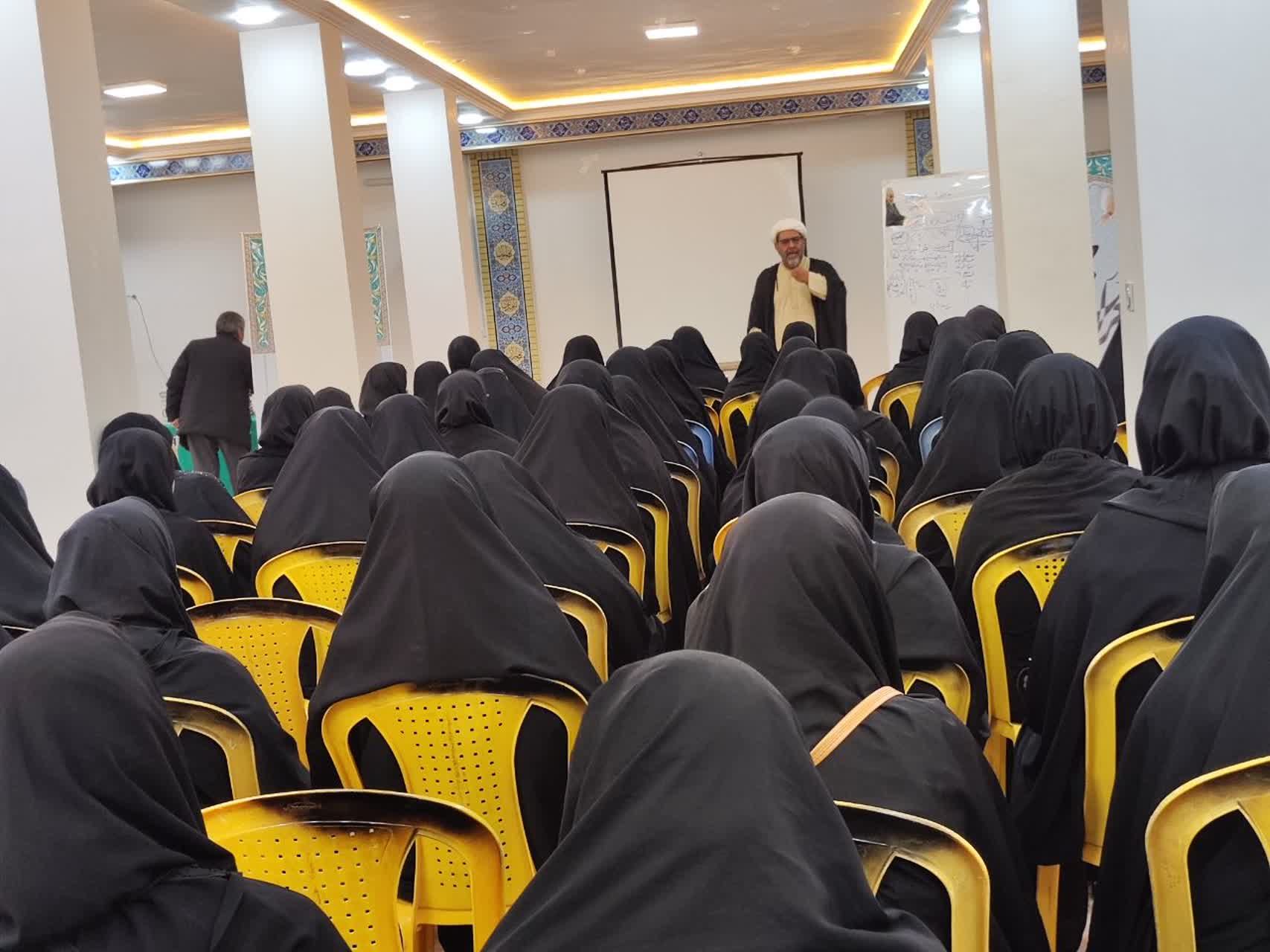 دوره آموزشی طرح معراج ویژه دانشجومعلمان پردیس خواهران دانشگاه فرهنگیان ایلام برگزار شد