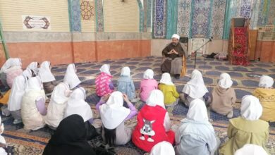 اقامه نماز جماعت در مدرسه رایان کوثر دلفان در قالب طرح شمیم خدمت