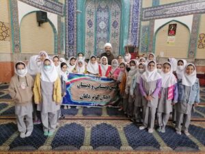 اقامه نماز جماعت در مدرسه رایان کوثر دلفان در قالب طرح شمیم خدمت