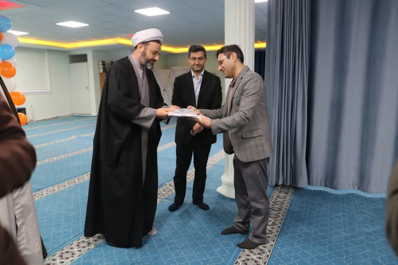 از خادمان نماز ستاد دانشگاه علوم پزشکی ارومیه تجلیل شد