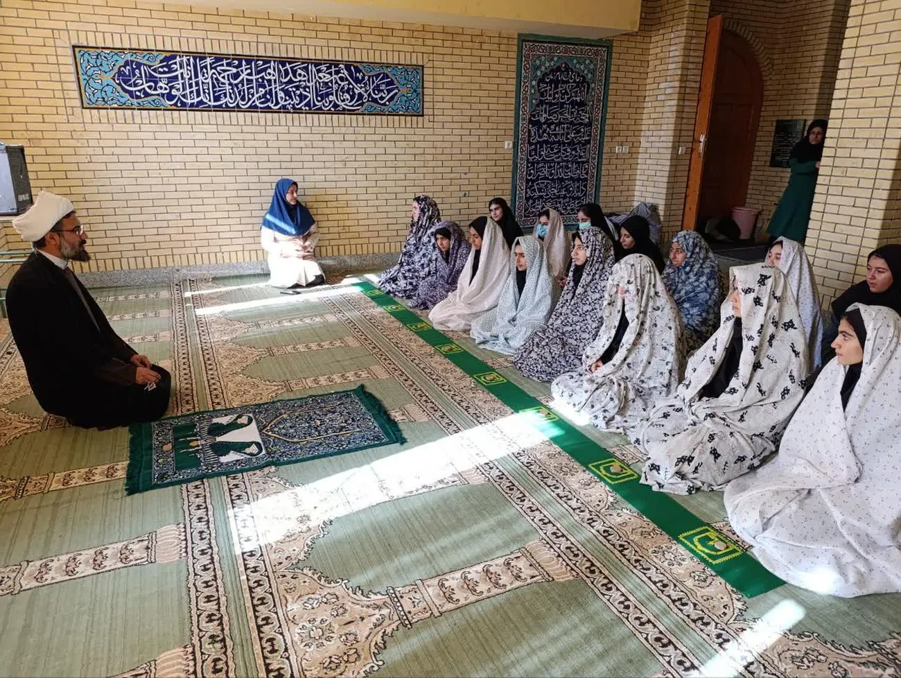 نشست پرسش‌وپاسخ نماز دانش‌آموزی در شهرستان سیروان
