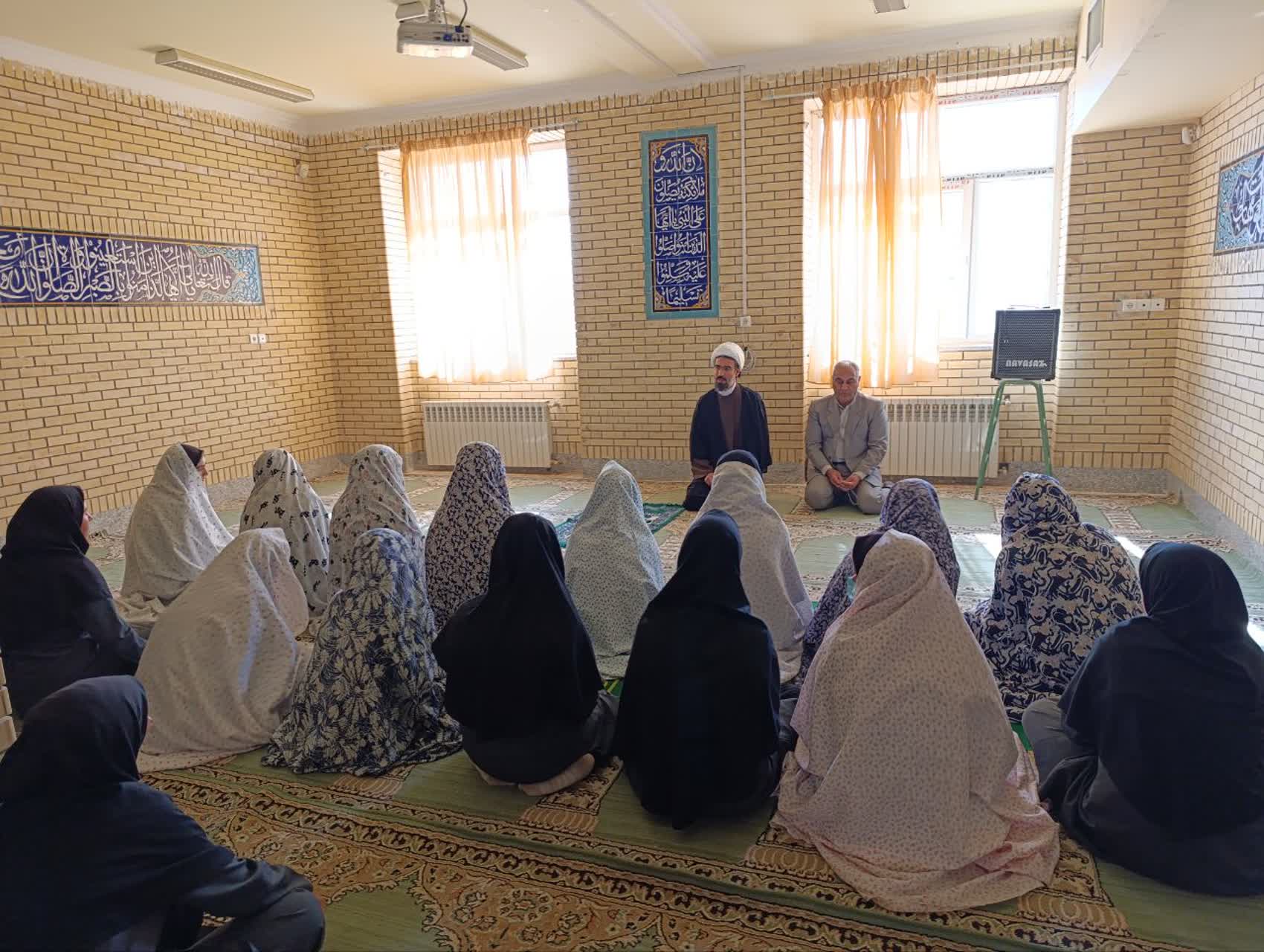 نشست پرسشوپاسخ نماز دانشآموزی در شهرستان سیروان