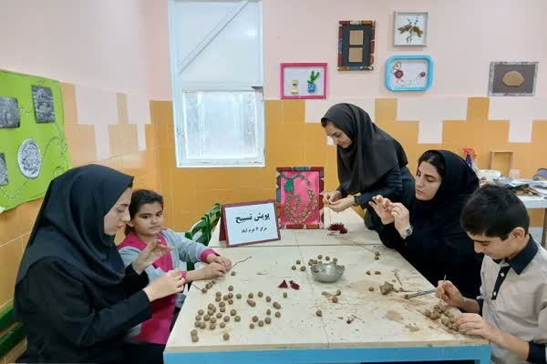 کودکان شرکتکننده در پویش ملی تسبیح در کانون پرورش فکری لرستان