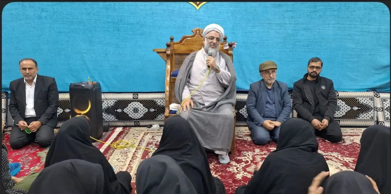 دهمین نشست دانش آموزی سه‌شنبه‌های نمازی در دبیرستان دخترانه دوره اول سروش شهرستان آزادشهر