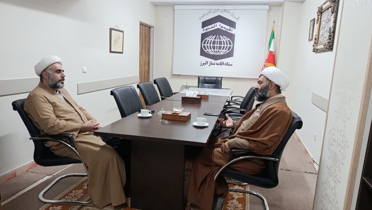 جلسه هم اندیشی گسترش برنامه های نماز در ایرانخودرو برگزار شد