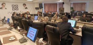 دوره سبک زندگی قرآنی در راستای اجلاس استانی نماز در اداره کل بیمه سلامت البرز برگزار شد