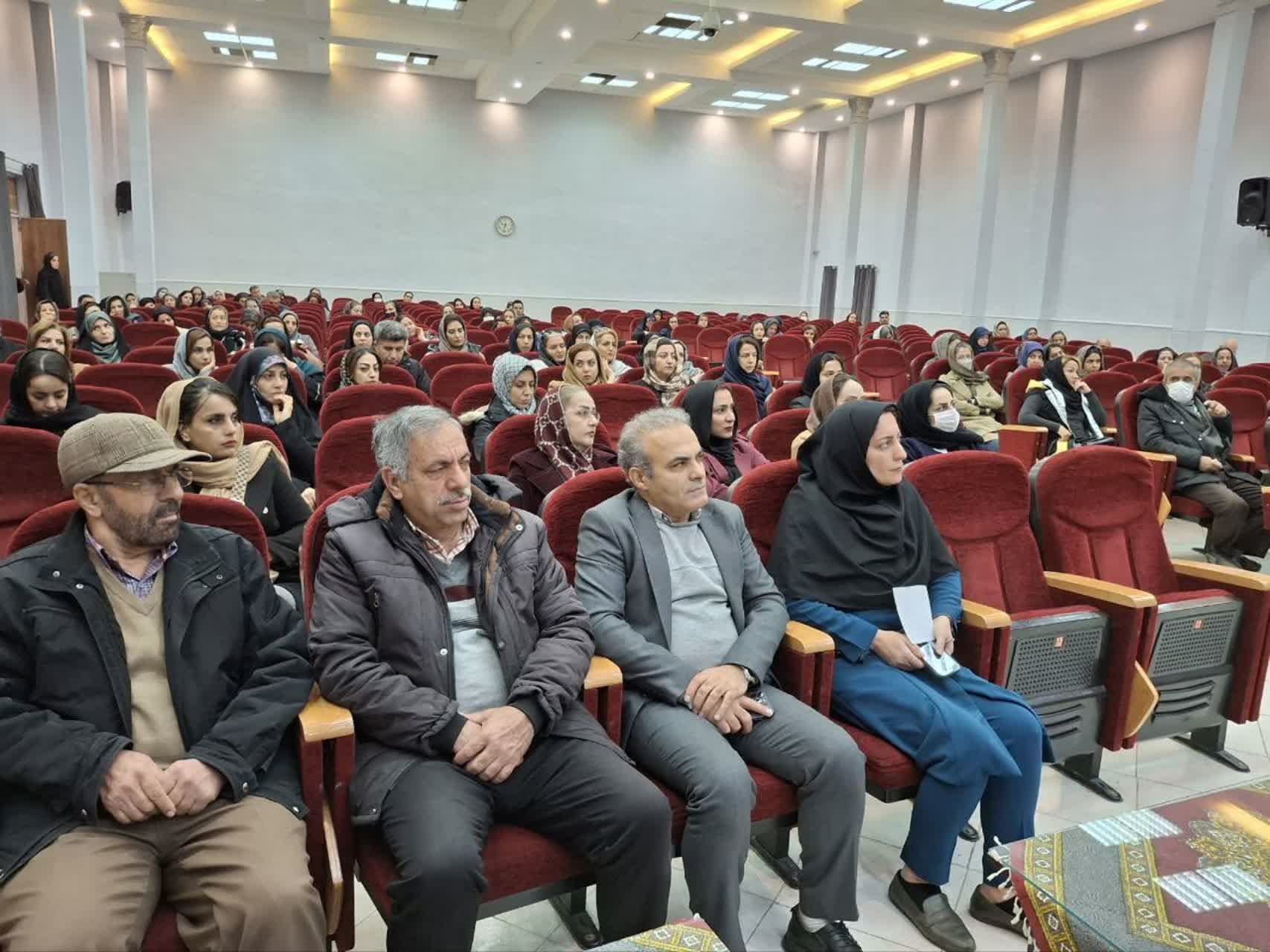 نشست آموزش نماز خانواده شاهین شهر اصفهان