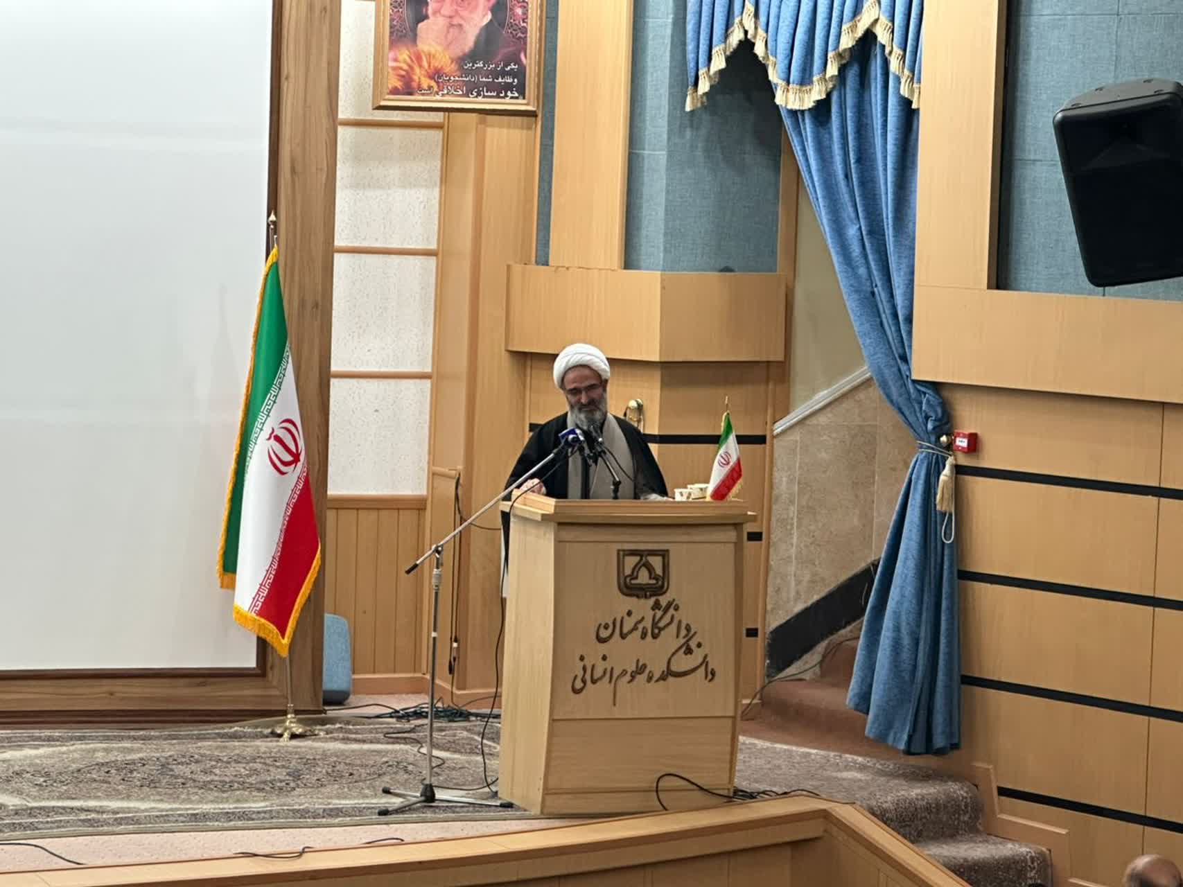 اجلاسیه استان سمنان نماز با محور تجلیل از برگزیدگان اقامه نماز دستگاه‌های اجرایی برگزار شد