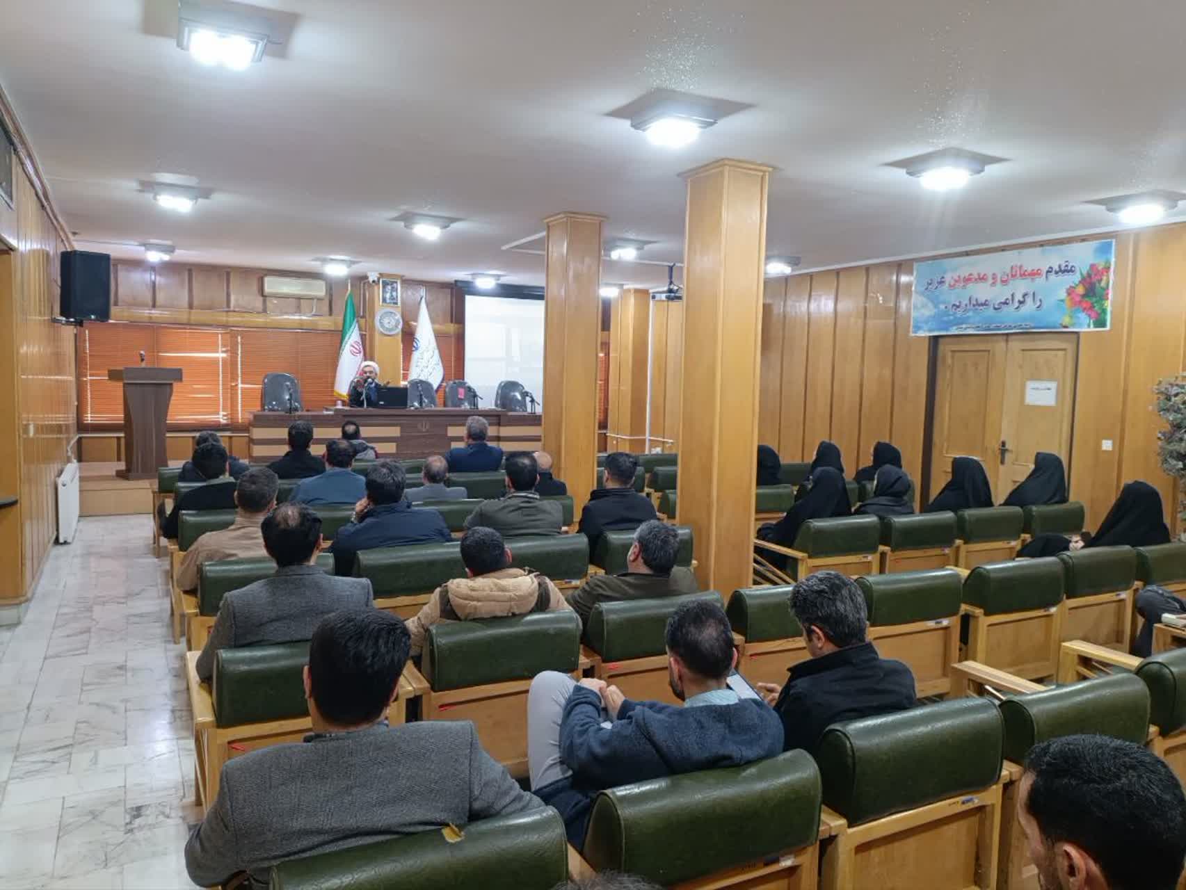 برگزاری جلسه تبیین برنامه‌های اقامه نماز با مدیران و رابطین اداره‌کل صنعت برگزار شد