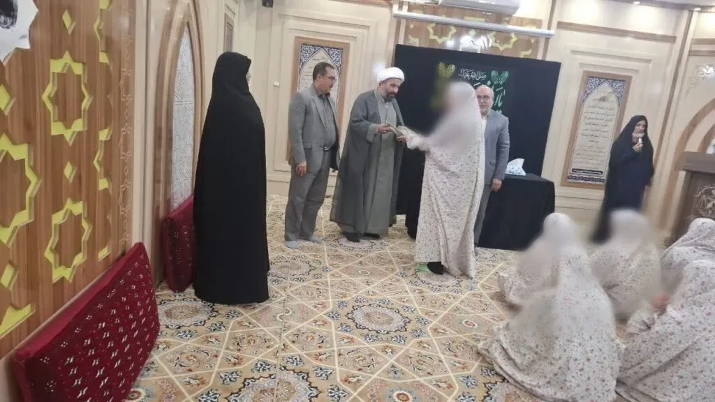 از فعالین نماز زندان مرکزی(اندرزگاه زنان) بیرجند تجلیل شد 