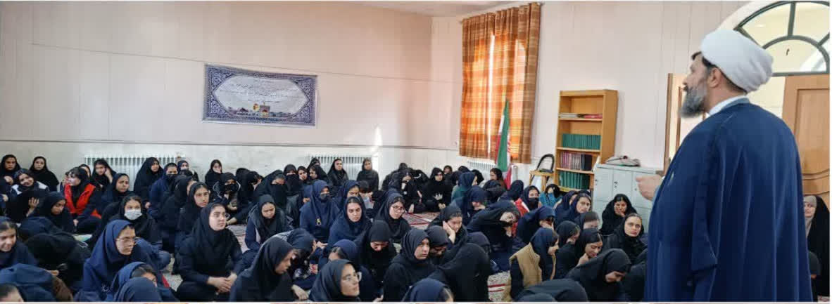 نشست دانش آموزی نقش نماز در کاهش آسیب‌های اجتماعی و اهمیت نماز اول وقت در شهرستان طبس برگزار شد