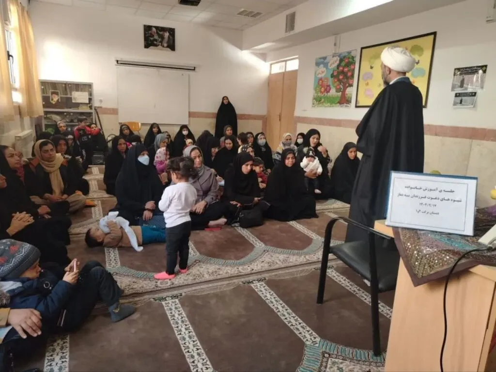 کارگاه آموزشی شیوه های دعوت فرزندان به نماز ویژه اولیاء در مدارس بیرجند برگزارشد