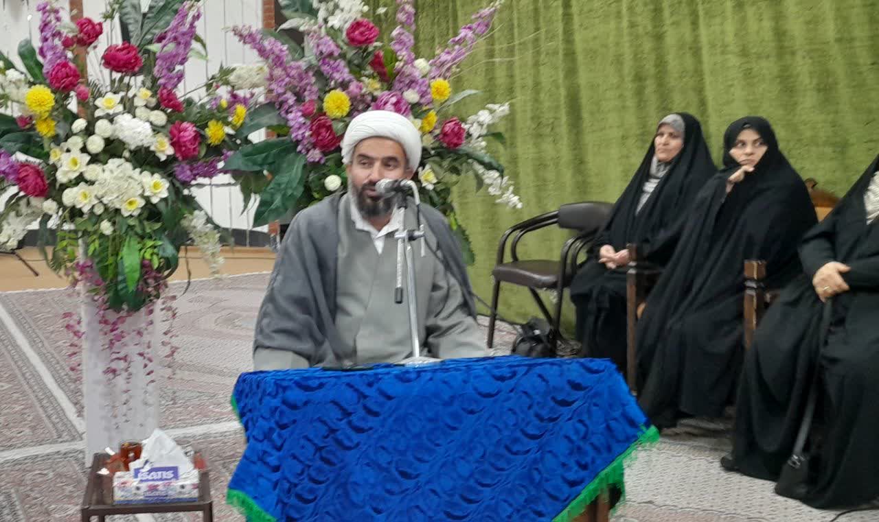 نشست فرهنگی تربیتی بانوان محلات با موضوع نماز در بیرجند برگزار شد