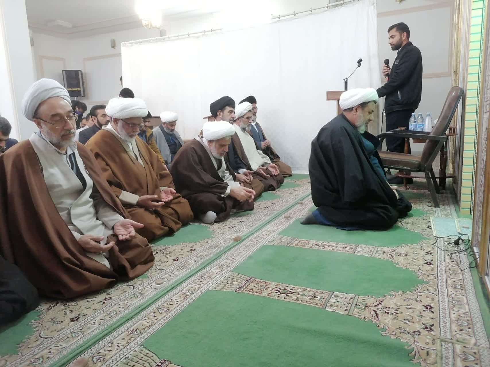 اقامه نماز وحدت بخش ادارات شهر کرمان