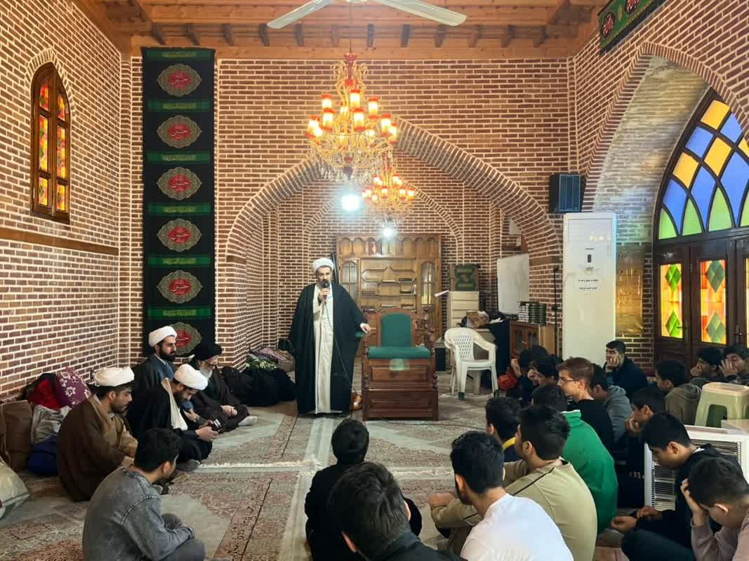 مدیر ستاد اقامه نماز مازندران در جمع معتکفین مسجد جامع ساری حضور یافت