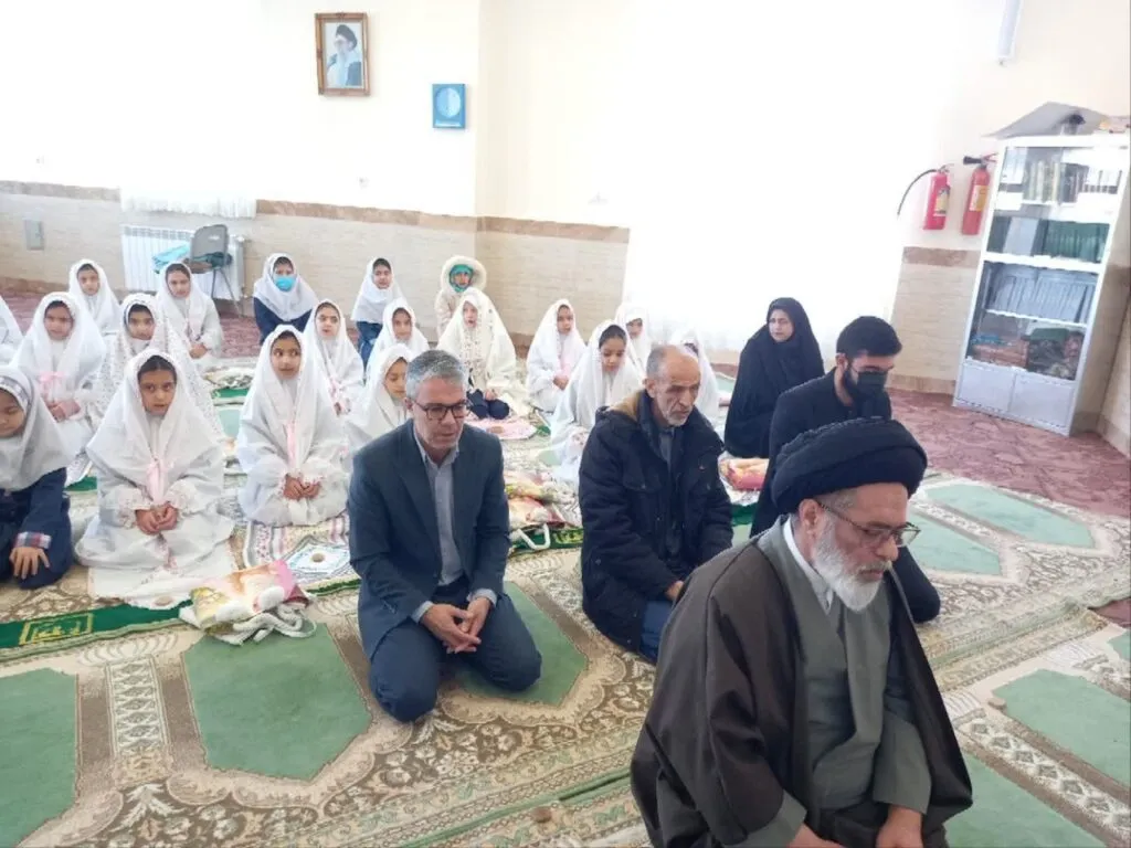 جشن تکلیف دانشآموزان مدرسه شهید امیرعبدالهیان شهر قیدار،