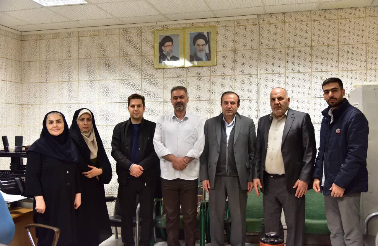 تجلیل ستاد اقامه نماز چهارمحال و بختیاری از عوامل برنامه رادیویی در حریم نور