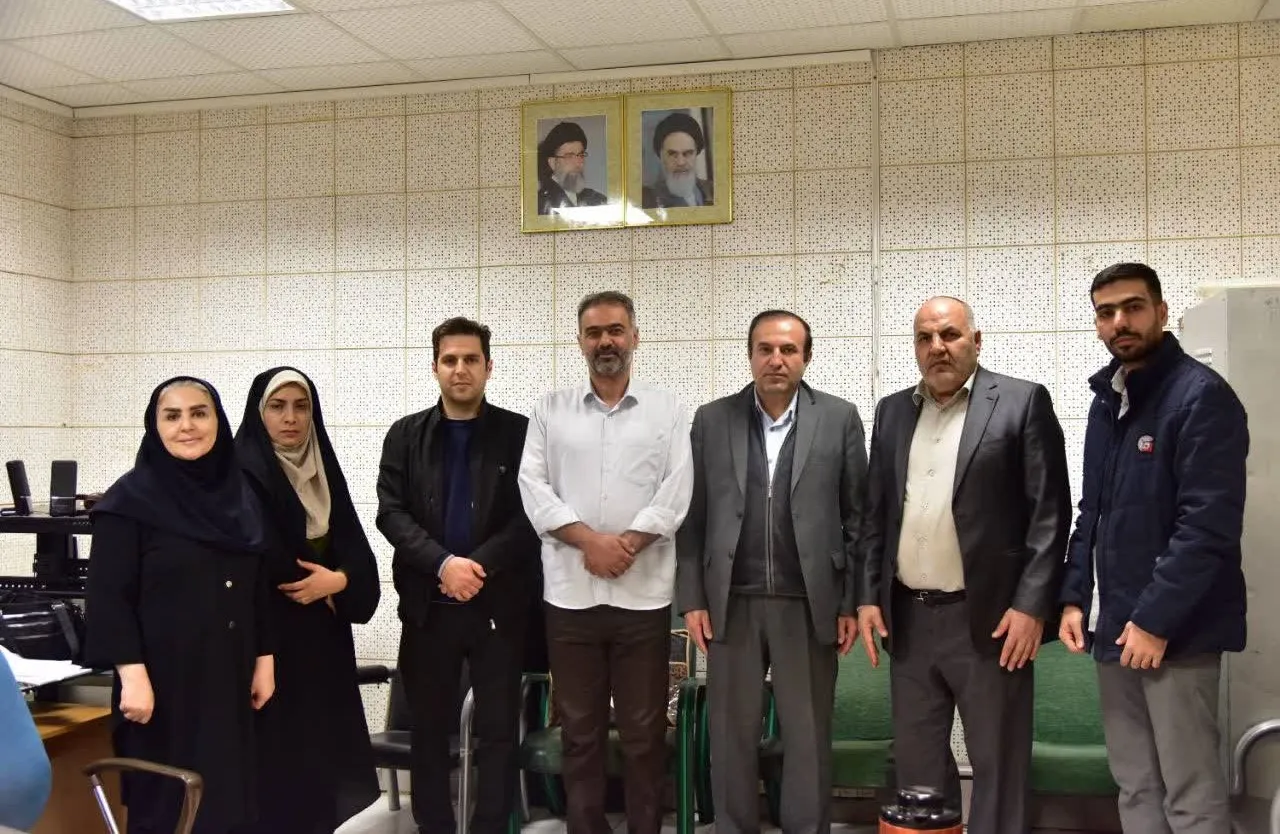 تجلیل ستاد اقامه نماز چهارمحال و بختیاری از عوامل برنامه رادیویی در حریم نور