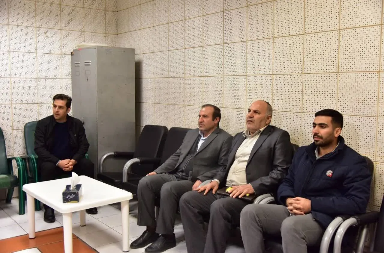 تجلیل ستاد اقامه نماز چهارمحال و بختیاری از عوامل برنامه رادیویی در حریم نور