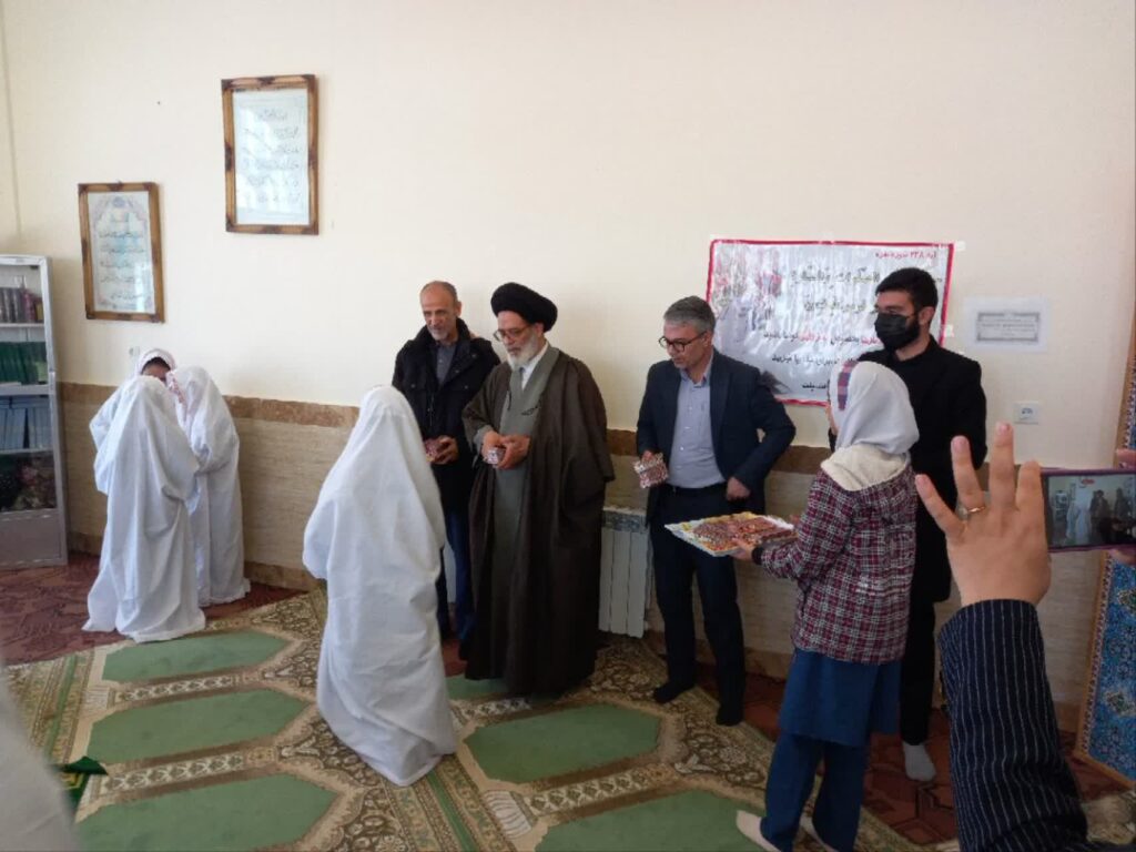 جشن تکلیف دانش‌آموزان مدرسه شهید امیرعبدالهیان شهر قیدار،