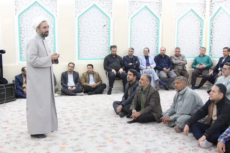 کارگاه آموزشی آداب و اسرار نماز در کمیته امداد سیستان و بلوچستان برگزار شد