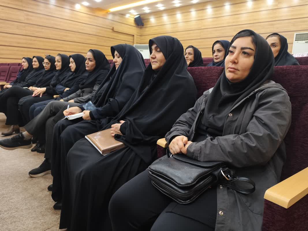 کارگاه آموزشی نماز خانواده در اداره کل راه و شهرسازی زاهدان برگزار شد