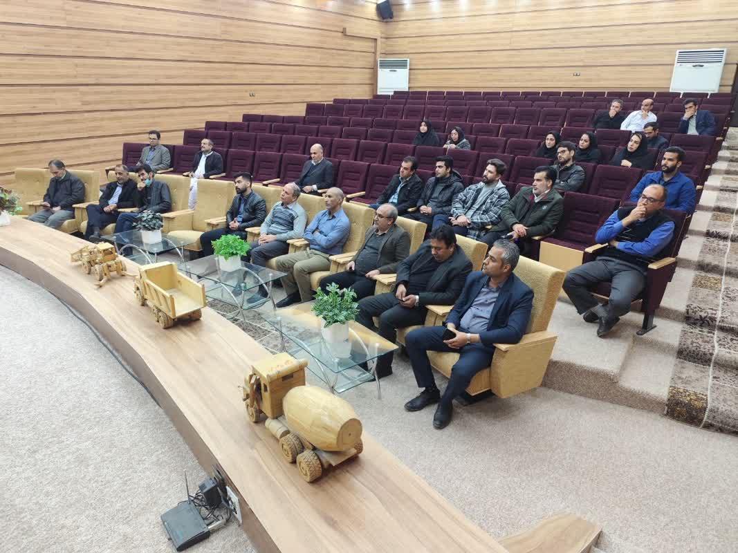 کارگاه آموزشی نماز خانواده در اداره کل راه و شهرسازی زاهدان برگزار شد