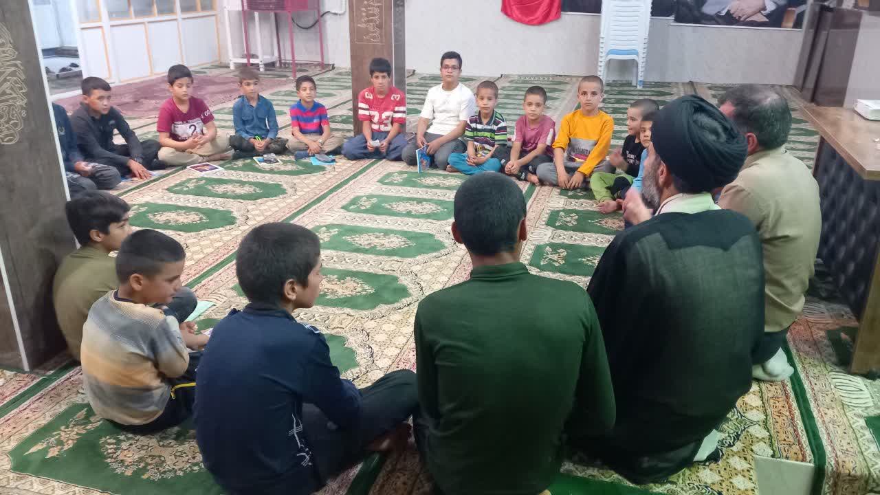 نشست آموزش نماز و احکام آن ویژه دانش آموزان فریدونشهر اصفهان