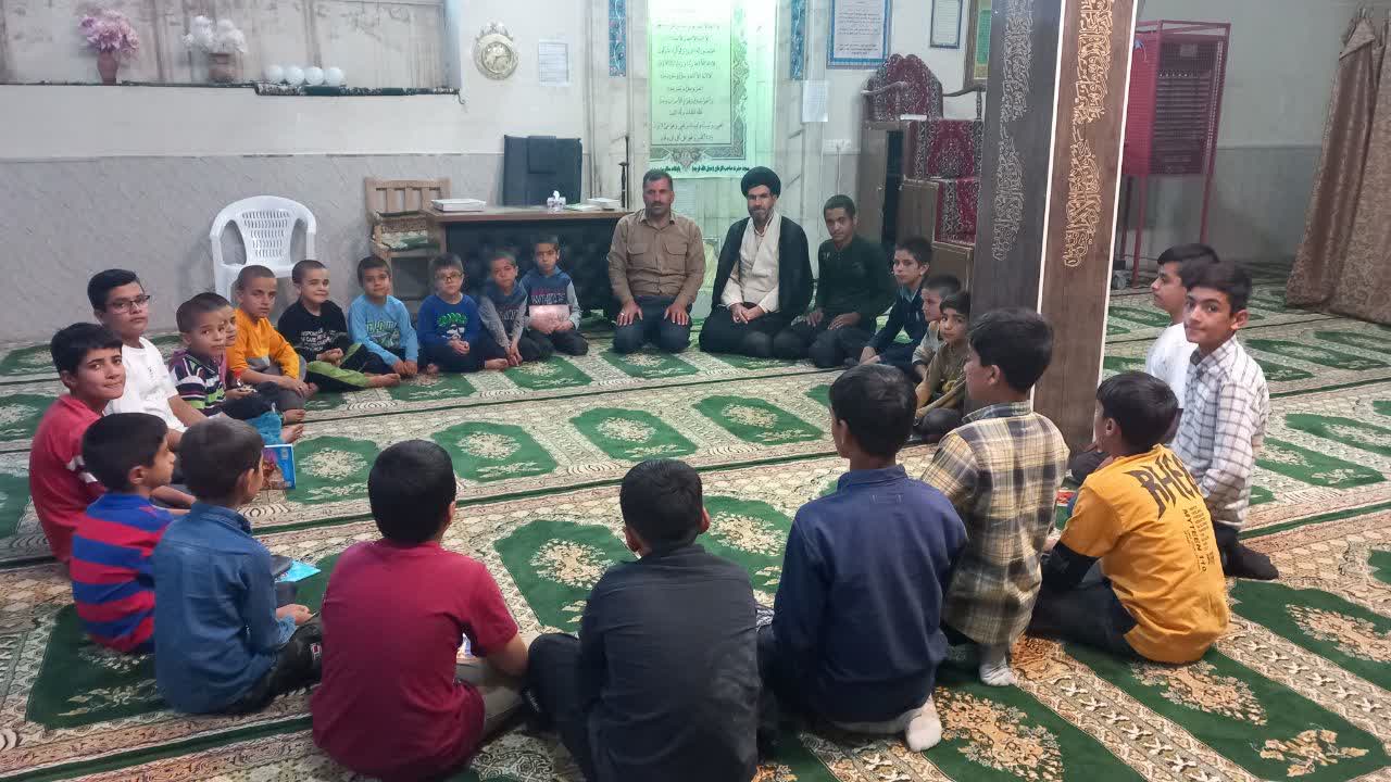 نشست آموزش نماز و احکام آن ویژه دانش آموزان فریدونشهر اصفهان