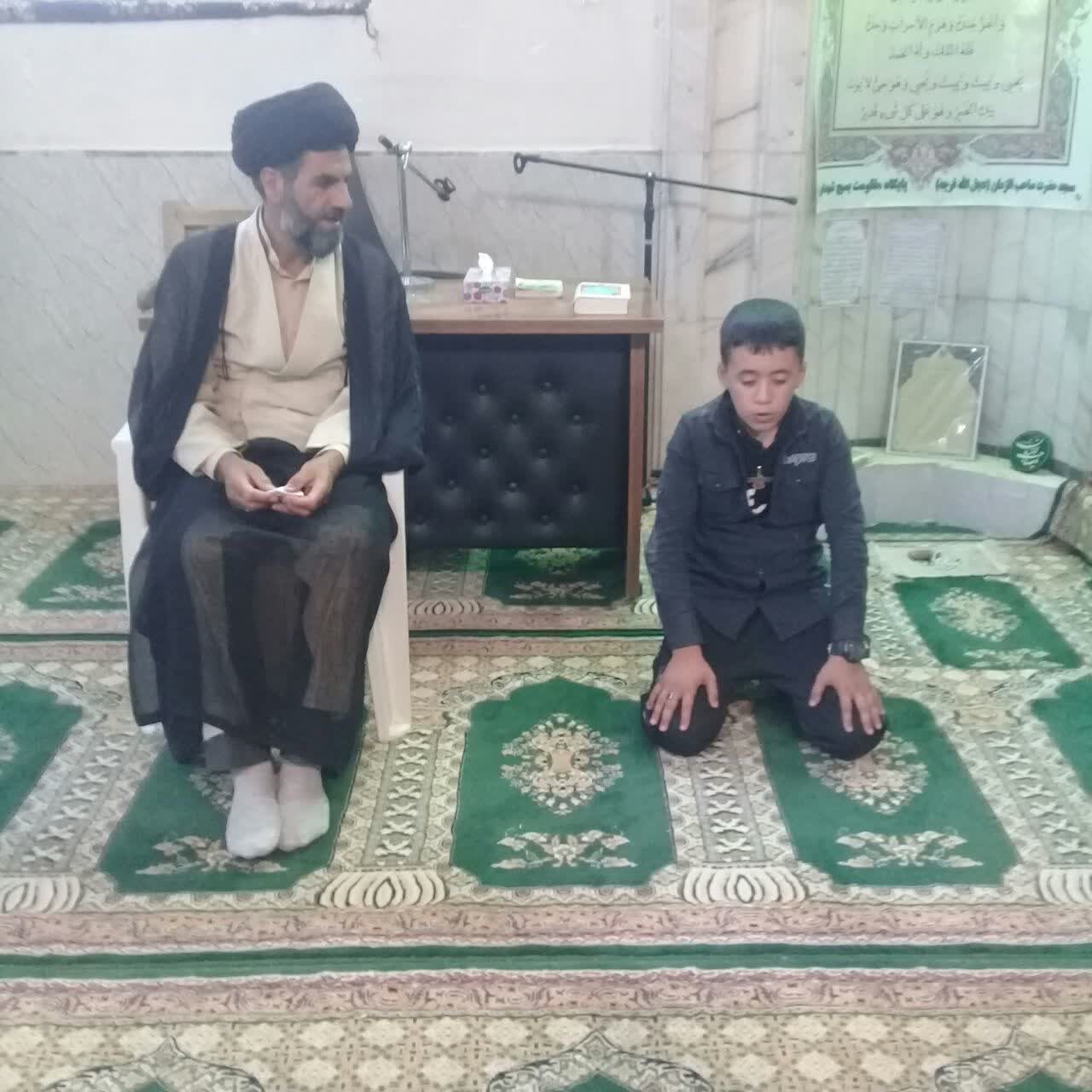 نشست آموزش نماز و احکام آن ویژه دانش آموزان فریدونشهر اصفهان