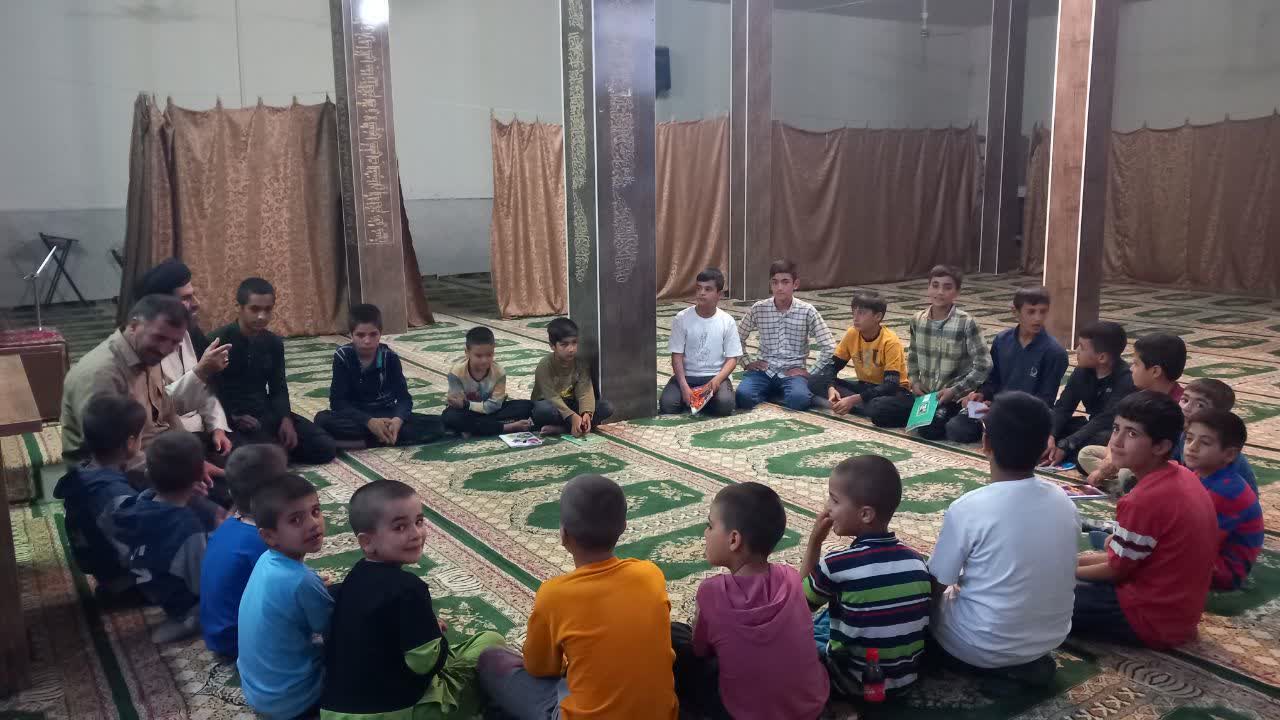 نشست آموزش نماز و احکام آن ویژه دانش آموزان فریدونشهر اصفهان
