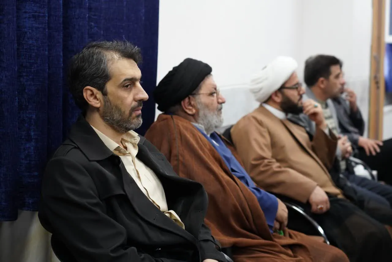 جلسه قرارگاه جهاد تبیین و تولید محتوای فضای مجازی در دفتر امام جمعه خرمآباد