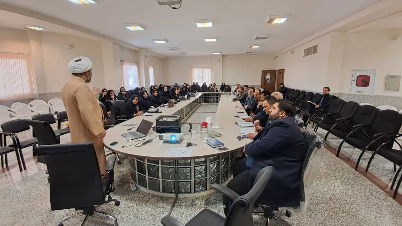 سلسله کارگاه های تخصصی «تربیت نماز محور» گلپایگان اصفهان