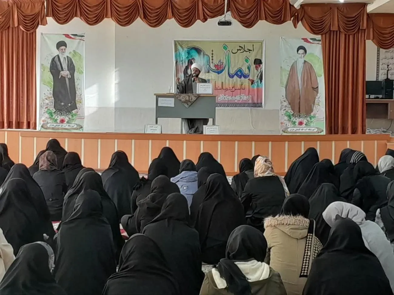 نشست خانواده و نماز ویژه مادران مدرسه کاشانی فریدن اصفهان