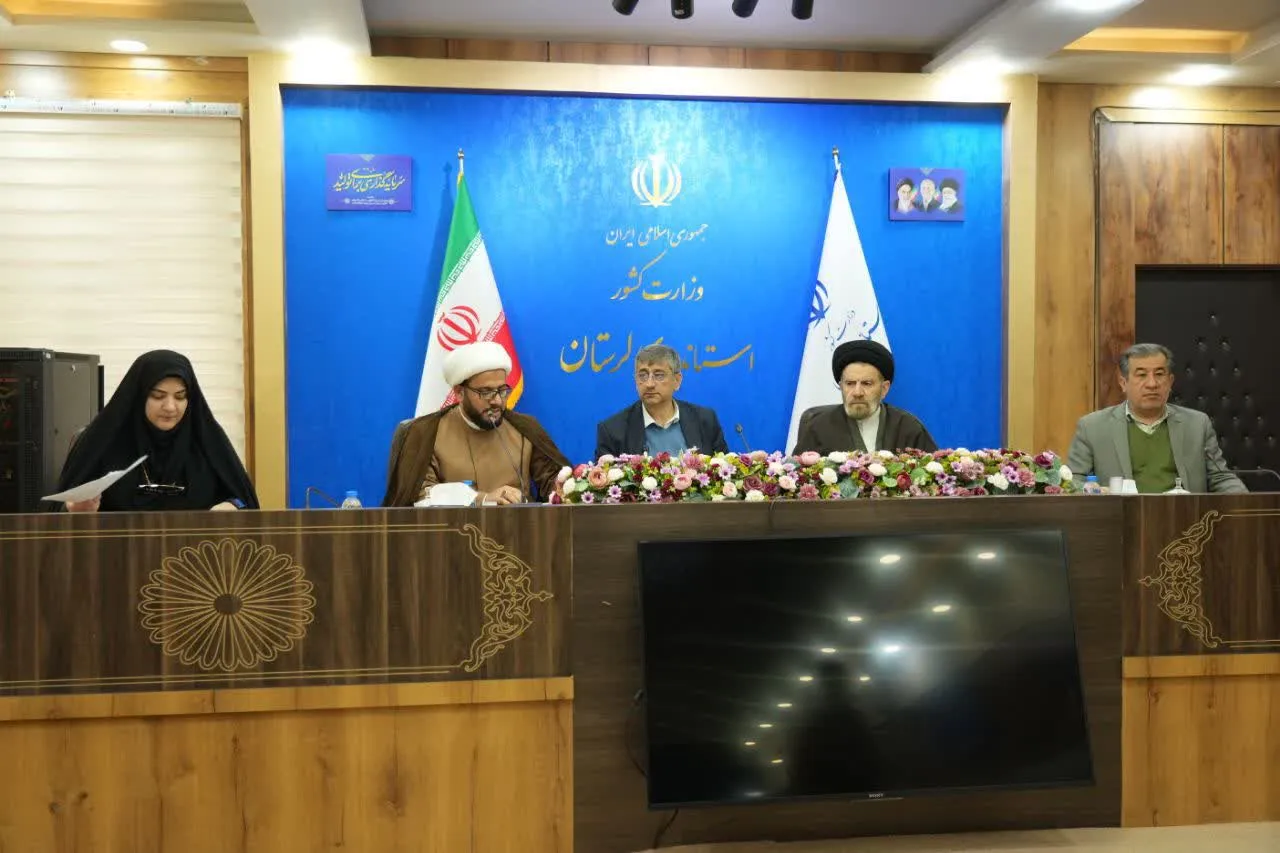 جلسه شورای اقامه نماز استان لرستان در سالن جلسات استانداری با حضور مدیران استانی