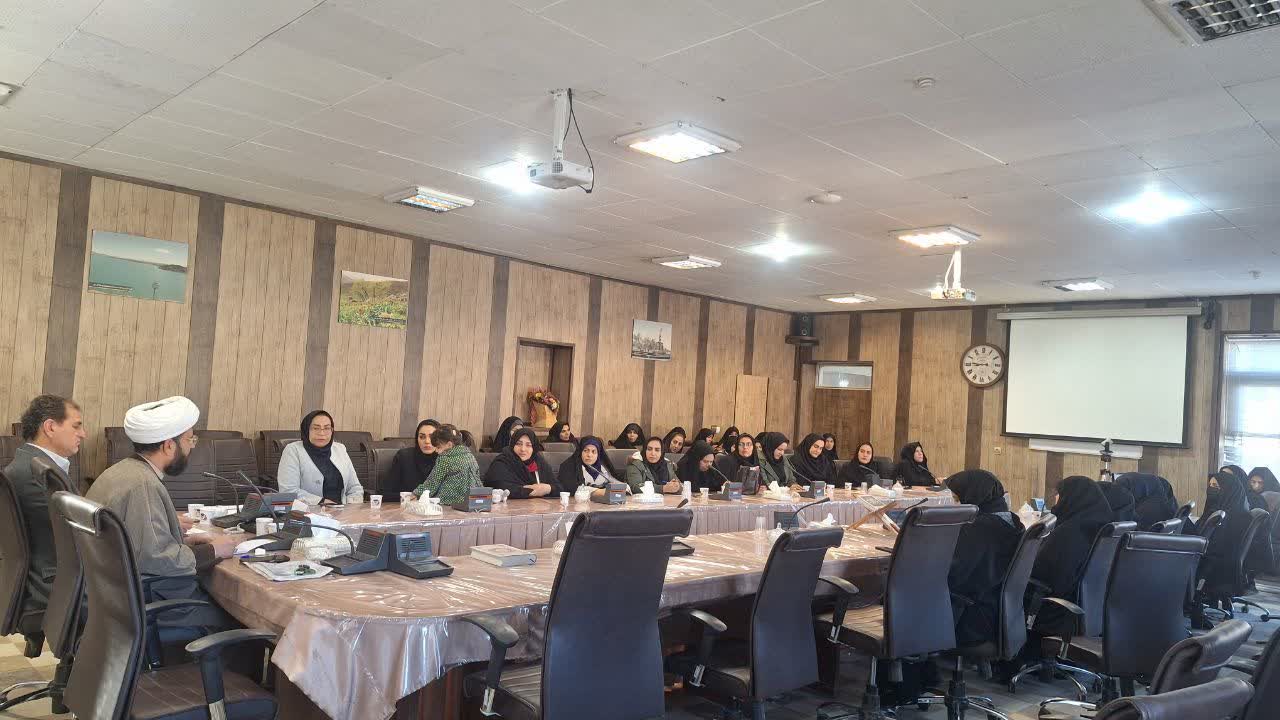 کارگاه آموزشی «مادران، معماران اقامه نماز در جامعه» فریدن اصفهان