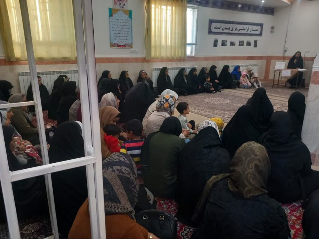 نشست توانمندسازی اولیا با موضوع: نقش والدین در پرورش عاطفی فریضه نماز فرزندان در بیرجند برگزار شد