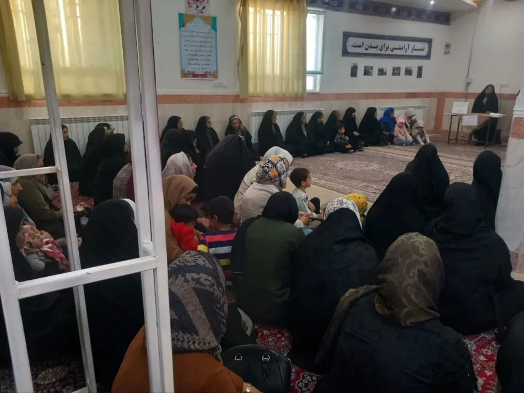 نشست توانمندسازی اولیا با موضوع: نقش والدین در پرورش عاطفی فریضه نماز فرزندان در بیرجند برگزار شد